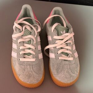 Adidas Kids' Gray and Pink Sneakers with Gum Sole